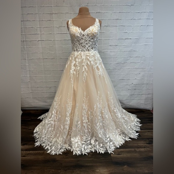 New Wedding Gown by Davinci 50751 - Picture 3 of 7